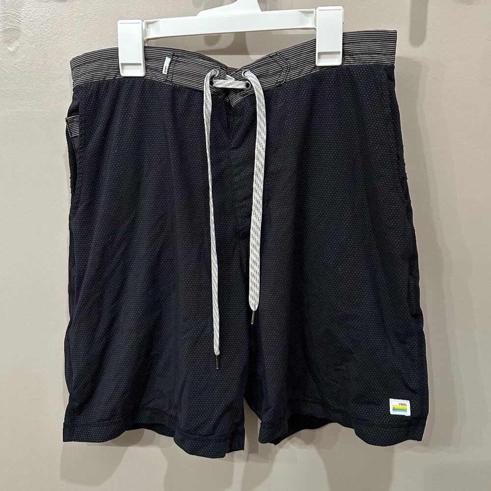 Vuori Evolution Short 32" Black